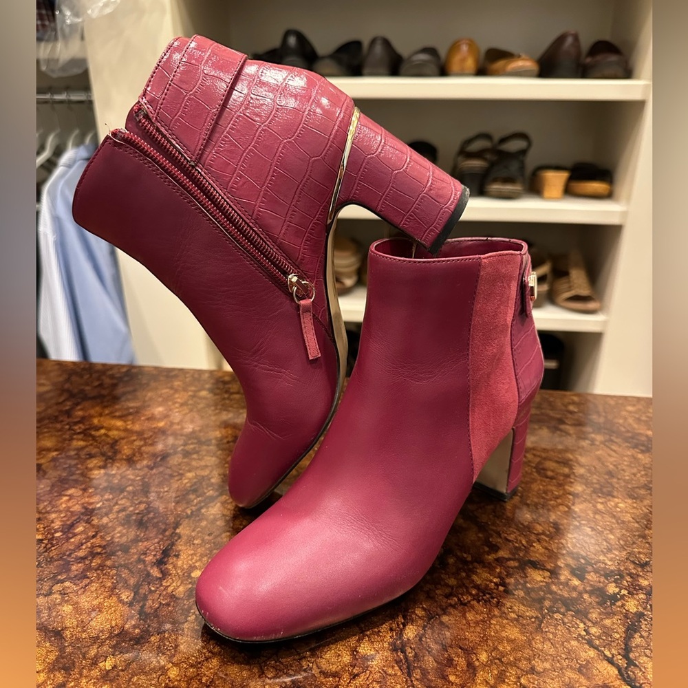 White House Black Market Ankle Boots - size 7